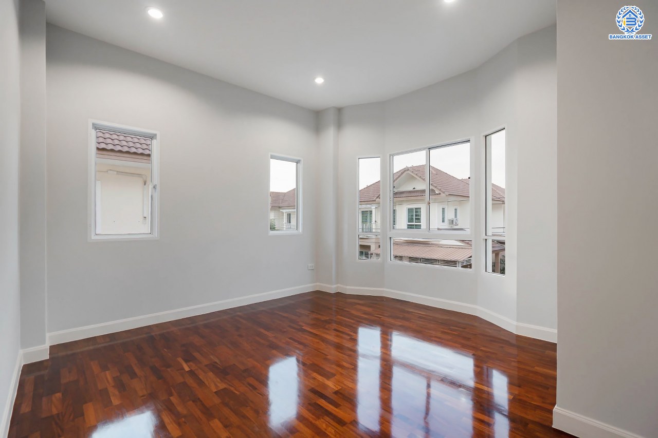 บ้านเดี่ยวมือสองนนทบุรี โครงการ นนทรีฟลอร่า ปิ่นเกล้า-ศาลายา เนื้อที่ 52.5 ตร.ว. ฟังก์ชัน 3 ห้องนอน 3 ห้องน้ำ จอดรถได้ 2 คัน ส่วนกลางครบครัน ตอบโจทย์ทุกครอบครัว บนทำเลเดินทางสะดวก เชื่อมต่อถนนบรมฯ ใกล้เซ็นทรัลปิ่นเกล้า และจุดขึ้นทางด่วนศรีรัช